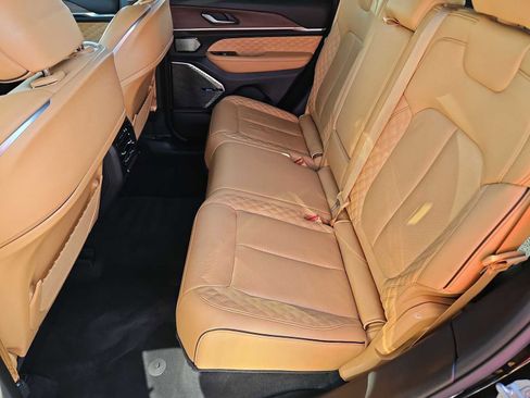 Used 2022 Jeep Grand Cherokee Summit w/ Luxury Tech Group V image 21