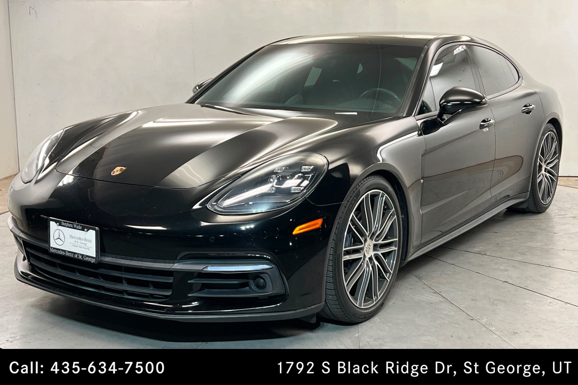 Used 2017 Porsche Panamera 4 AWD/4WD image 1