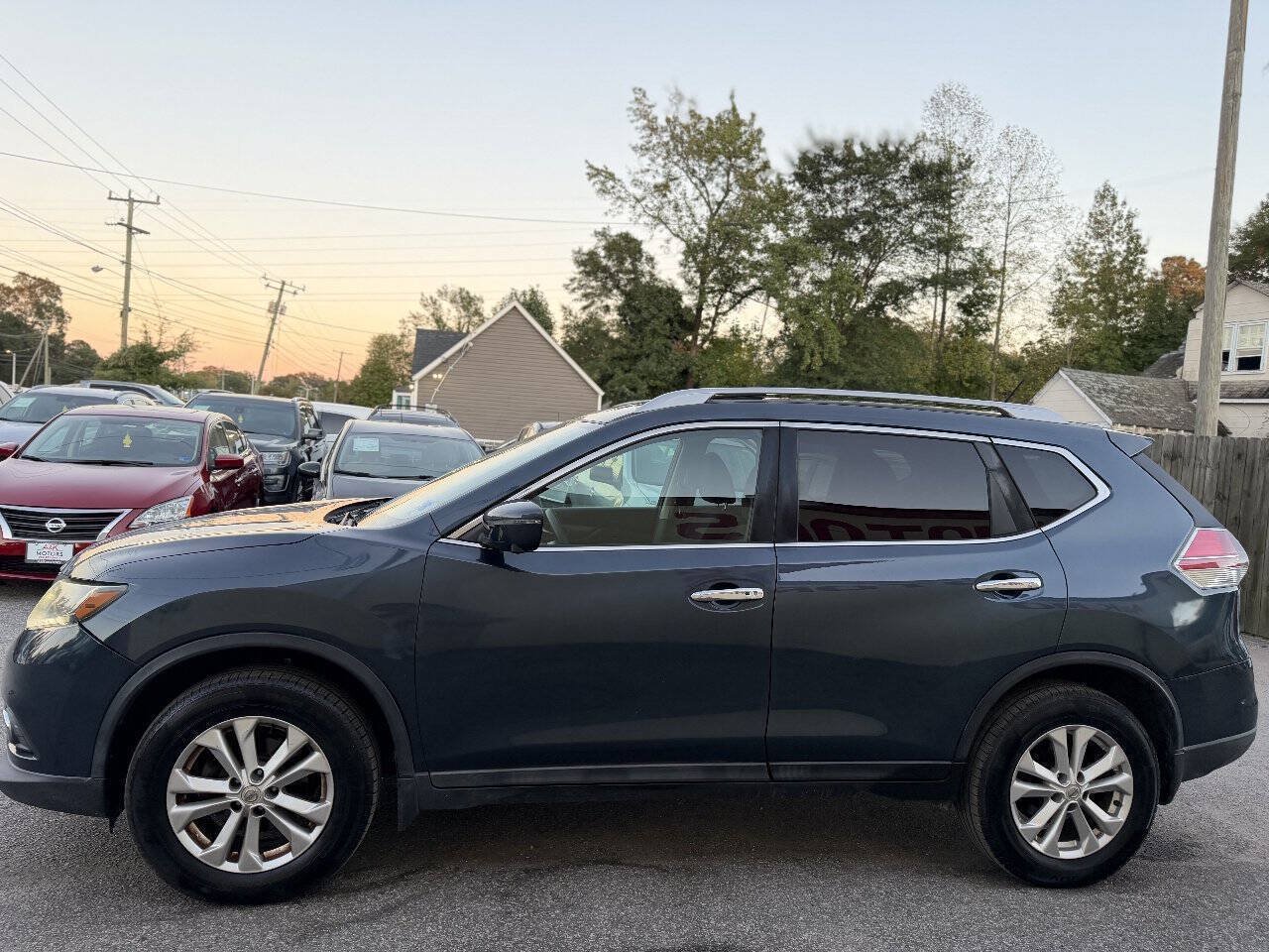 Used 2016 Nissan Rogue SV w/ SV Premium Package AWD/4WD image 5