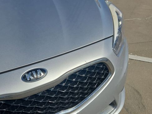 Used 2016 Kia Cadenza Premium w/ Luxury Plus Package image 10