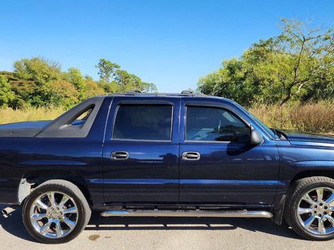 Used 2005 Chevrolet Avalanche LS w/ Preferred Equipment Group image 6
