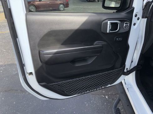 Used 2021 Jeep Gladiator Willys image 23