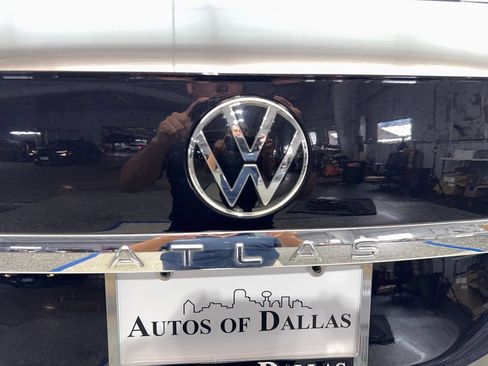 Used 2023 Volkswagen Atlas Cross Sport SE w/ Panoramic Sunroof Package FWD image 20