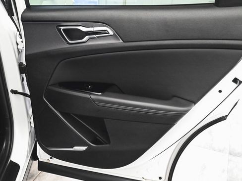 Used 2025 Kia Sportage SX image 32