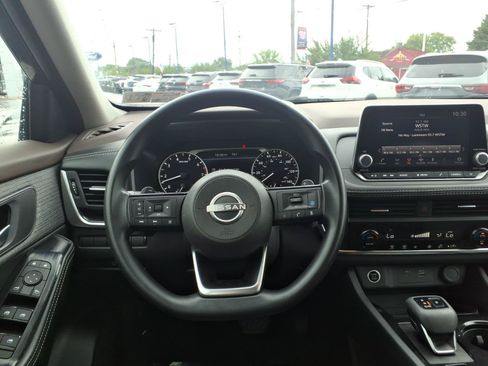 Used 2023 Nissan Rogue SV AWD/4WD image 14