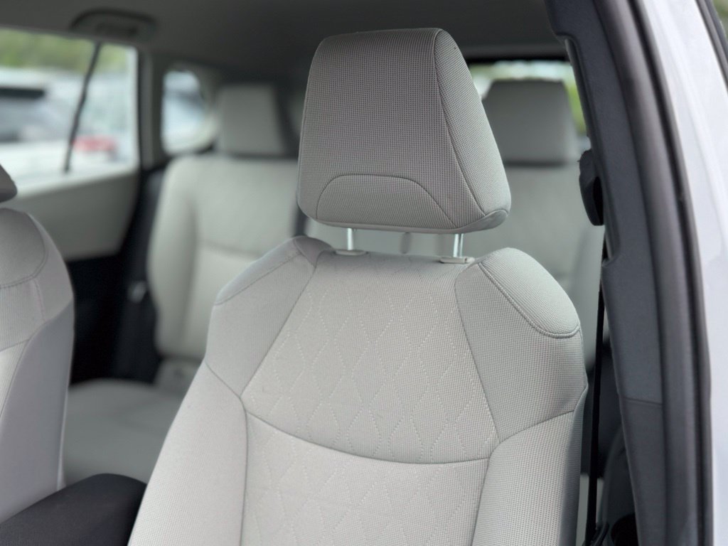 Used 2024 Toyota Corolla Cross L FWD image 6