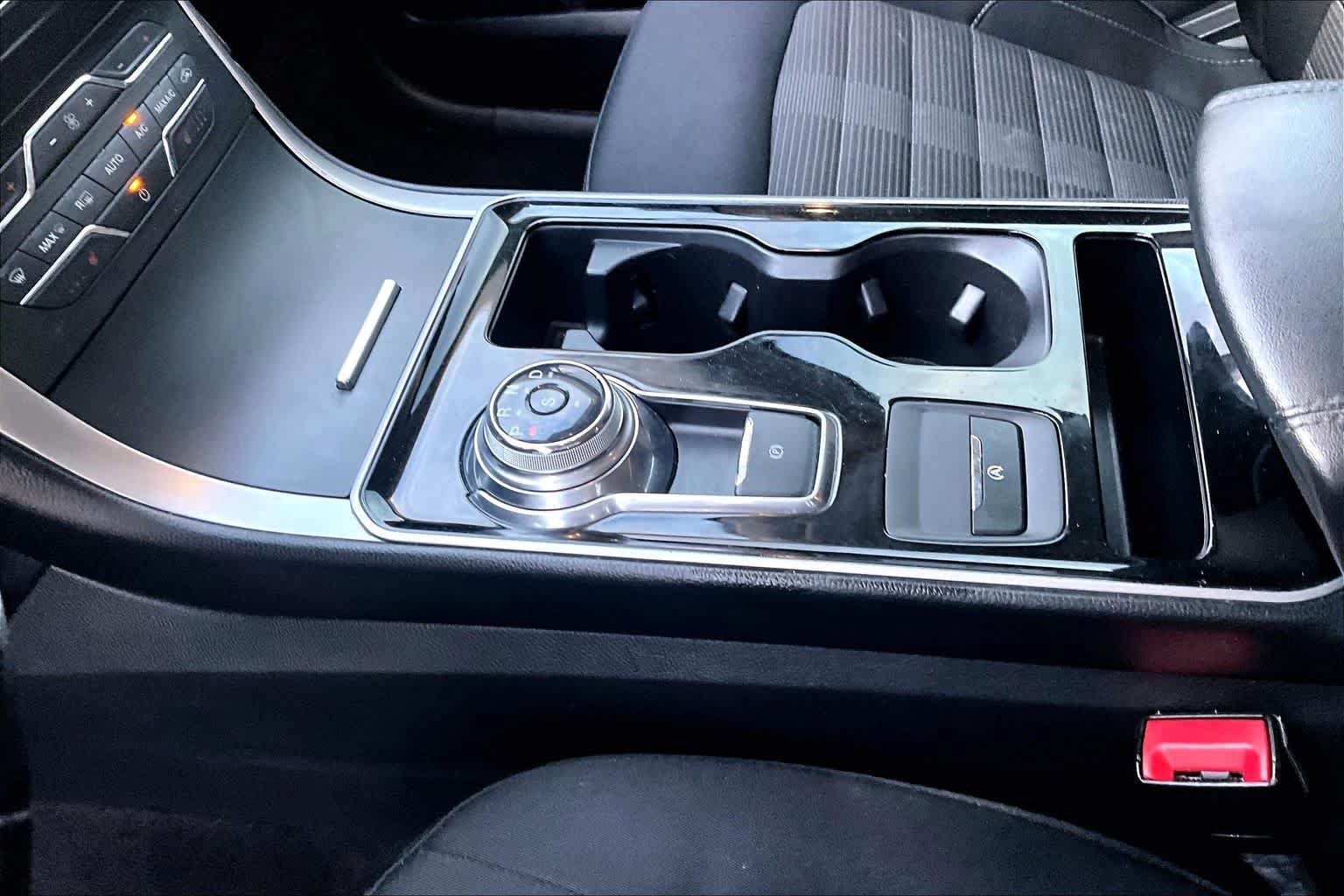Used 2019 Ford Edge SEL w/ Cold Weather Package AWD/4WD image 15