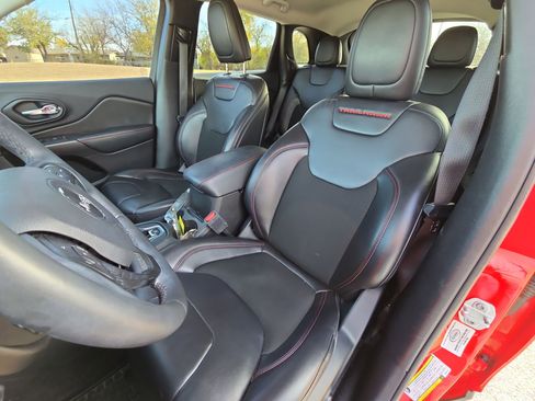 Used 2019 Jeep Cherokee Trailhawk w/ Trailer Tow Group image 12