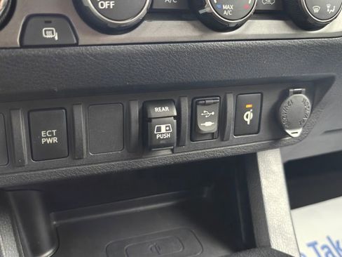Used 2019 Toyota Tacoma TRD Sport AWD/4WD image 30