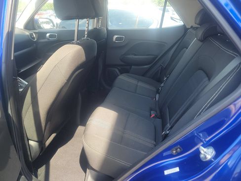 Used 2023 Hyundai Venue SEL FWD image 4