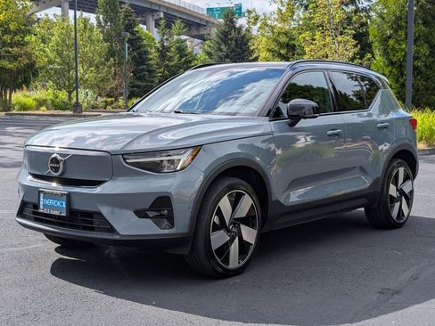 Used 2023 Volvo XC40 Recharge Ultimate AWD/4WD image 3
