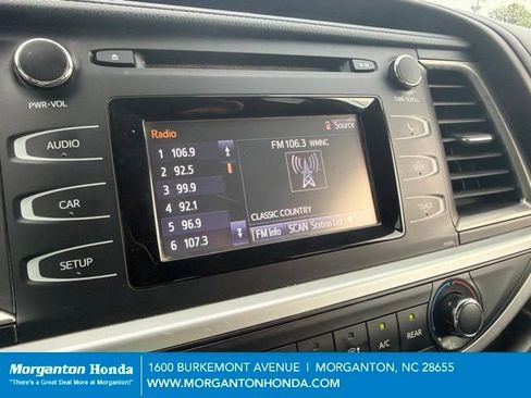 Used 2017 Toyota Highlander LE AWD/4WD image 17