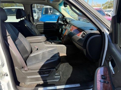 Used 2008 Chevrolet Avalanche LT w/ LT Preferred Equipment Group image 11