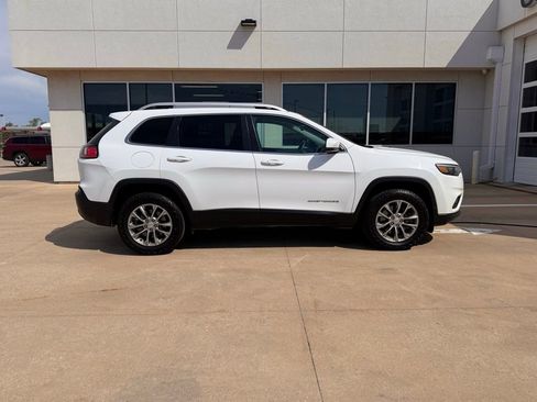 Used 2019 Jeep Cherokee Latitude Plus w/ Comfort/Convenience Group AWD/4WD image 3