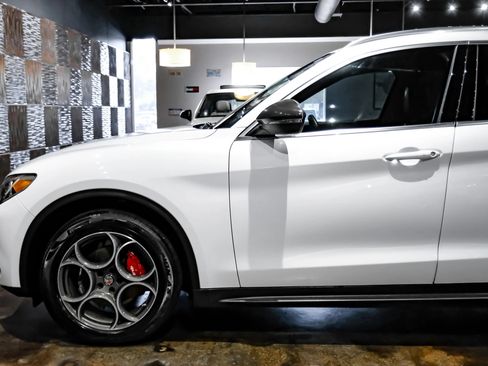 Used 2019 Alfa Romeo Stelvio Ti AWD/4WD image 12