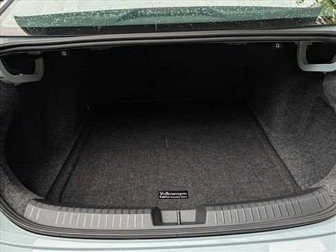 Certified 2025 Volkswagen Jetta SE w/ Sunroof Package FWD image 17