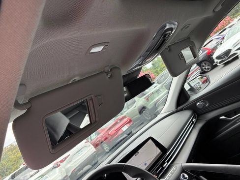 Used 2025 Hyundai Elantra Limited FWD image 45