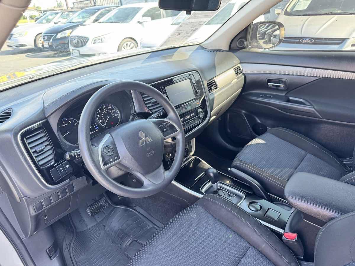 Used 2018 Mitsubishi Outlander ES FWD image 35
