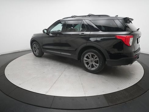 Used 2022 Ford Explorer XLT w/ Equipment Group 202A image 12
