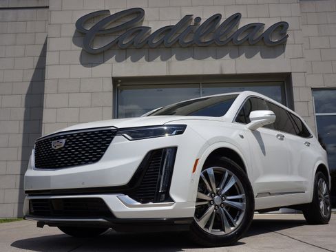 Used 2025 Cadillac XT6 Premium Luxury w/ Platinum Package image 11