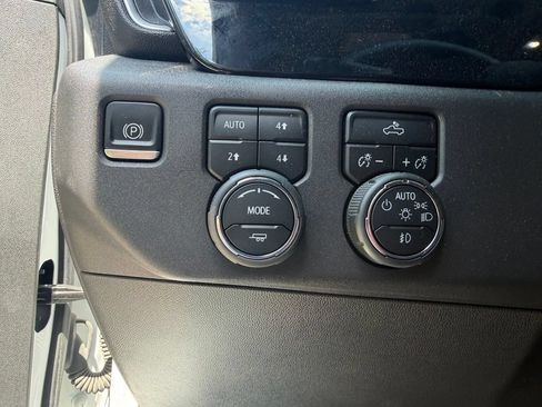 Used 2023 Chevrolet Silverado 1500 LT Trail Boss AWD/4WD image 15