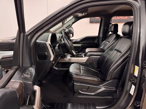 Used 2020 Ford F350 Lariat w/ Chrome Package image 13