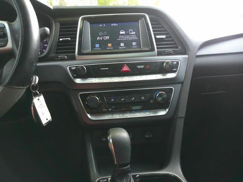 Used 2019 Hyundai Sonata SE FWD image 16