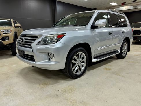 Used 2013 Lexus LX 570 4WD image 1
