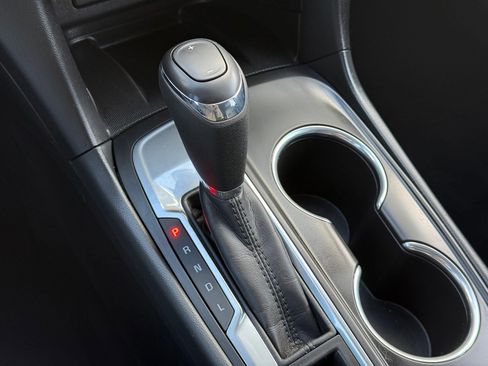 Used 2020 Chevrolet Equinox Premier image 17