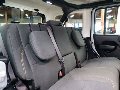 Used 2024 Jeep Wrangler Unlimited image 31