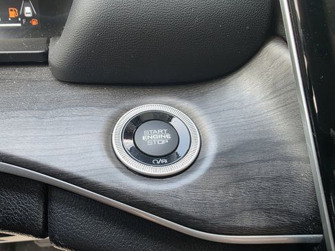 Used 2022 Jeep Grand Cherokee L Limited image 22