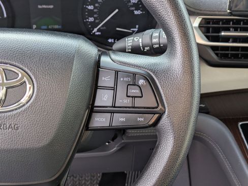 Used 2024 Toyota Sienna LE image 19