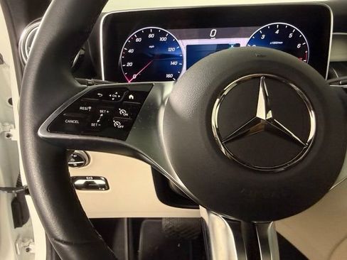 Used 2025 Mercedes-Benz GLC 300 image 17