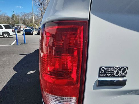 Used 2019 RAM 1500 Classic SLT AWD/4WD image 13