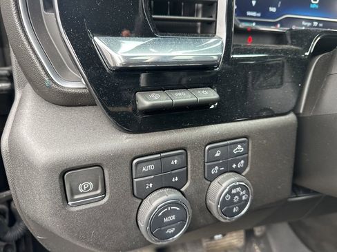 Used 2024 Chevrolet Silverado 1500 High Country image 25