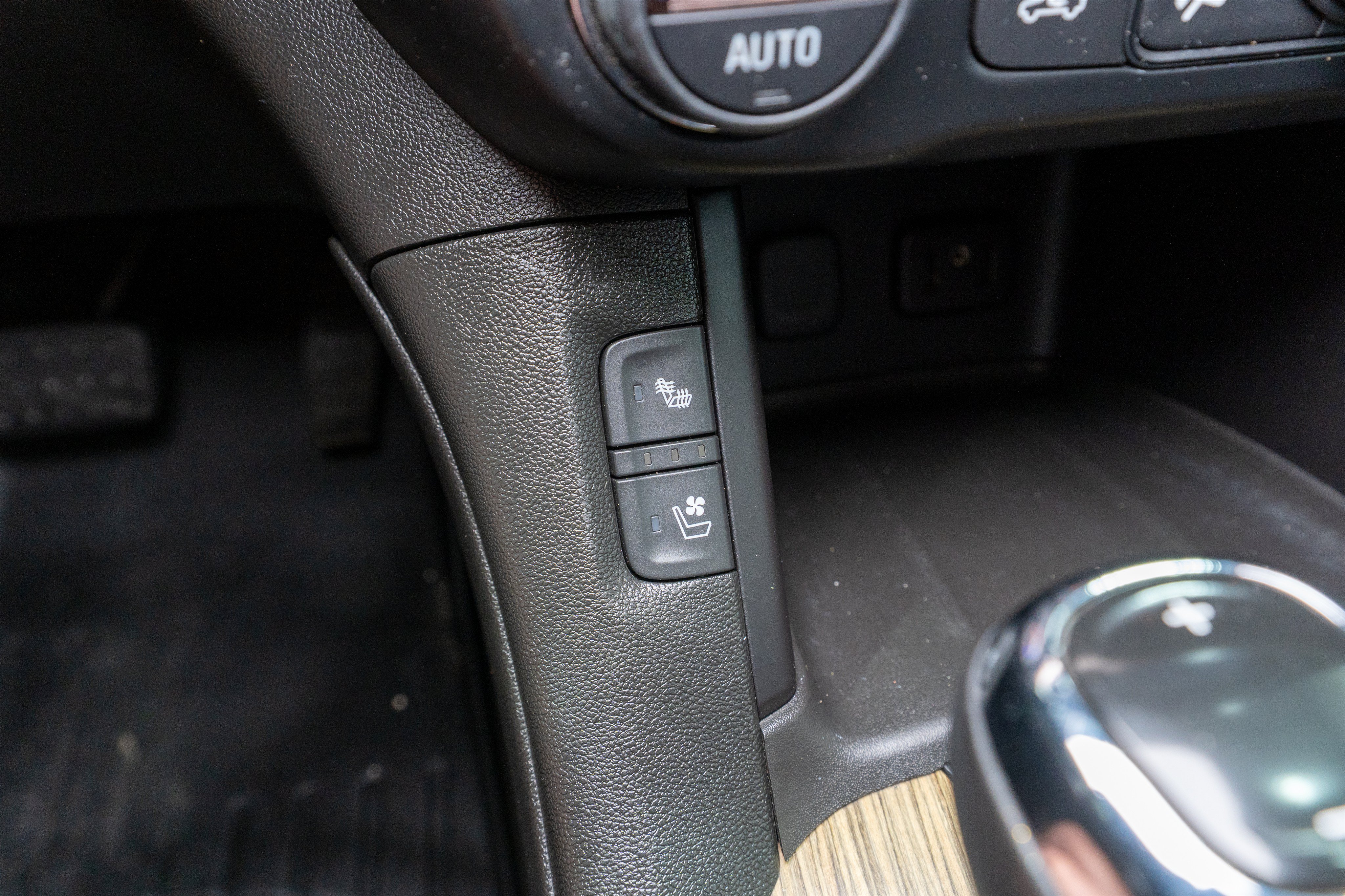 Used 2017 GMC Acadia Denali w/ Technology Package FWD image 23