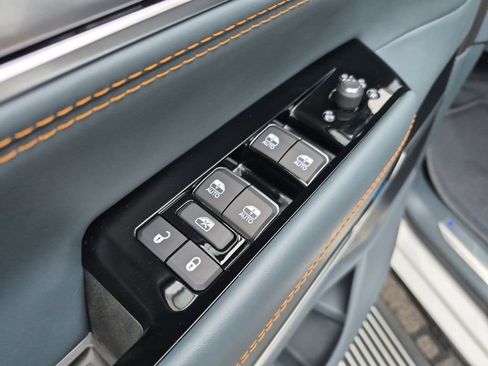 Used 2024 Jeep Grand Wagoneer Series III AWD/4WD image 18