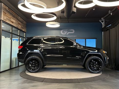Used 2017 Jeep Grand Cherokee Limited AWD/4WD image 2