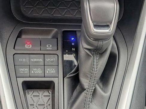 Used 2022 Toyota RAV4 XLE Premium AWD/4WD image 26