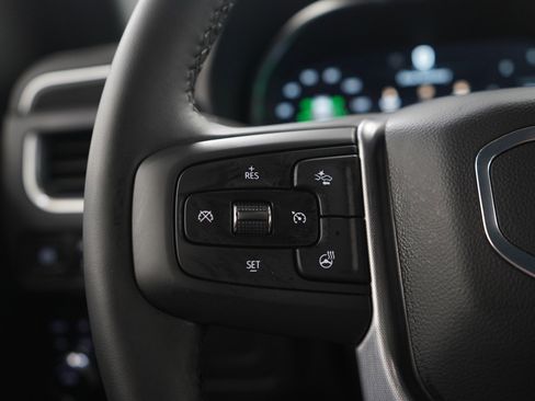 Used 2024 GMC Yukon XL SLT w/ SLT Luxury Package AWD/4WD image 27