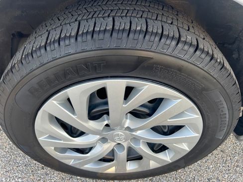 Used 2019 Toyota Corolla LE FWD image 14