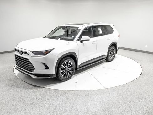 Used 2024 Toyota Grand Highlander AWD Hybrid image 40