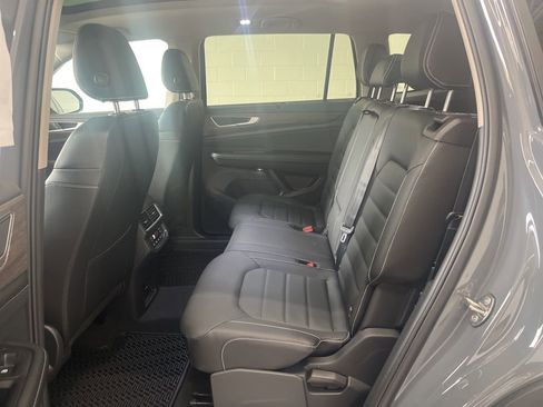 New 2026 Volkswagen Atlas SEL AWD/4WD image 32
