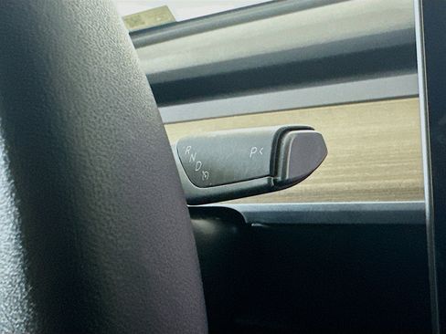 Used 2022 Tesla Model Y Long Range image 24