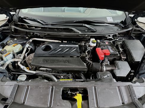 Used 2023 Nissan Rogue SV image 32