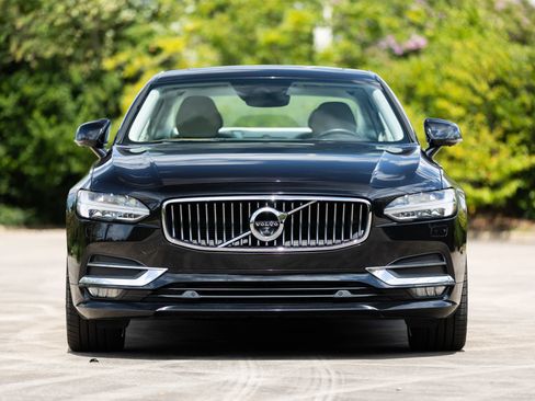 Used 2017 Volvo S90 T6 Inscription w/ Vision Package image 4