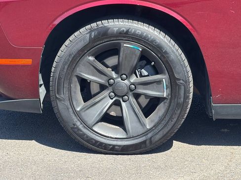 Used 2018 Dodge Challenger SXT RWD image 27