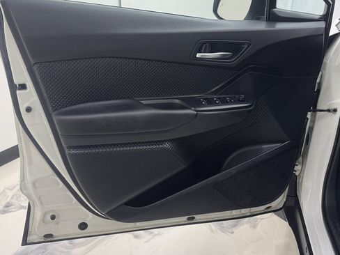 Used 2018 Toyota C-HR XLE FWD image 14
