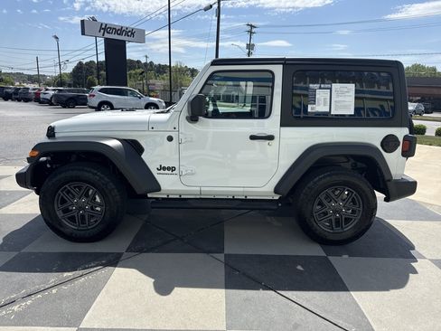 Used 2025 Jeep Wrangler Sport image 7