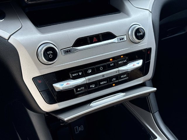 Certified 2023 Ford Explorer XLT RWD image 33